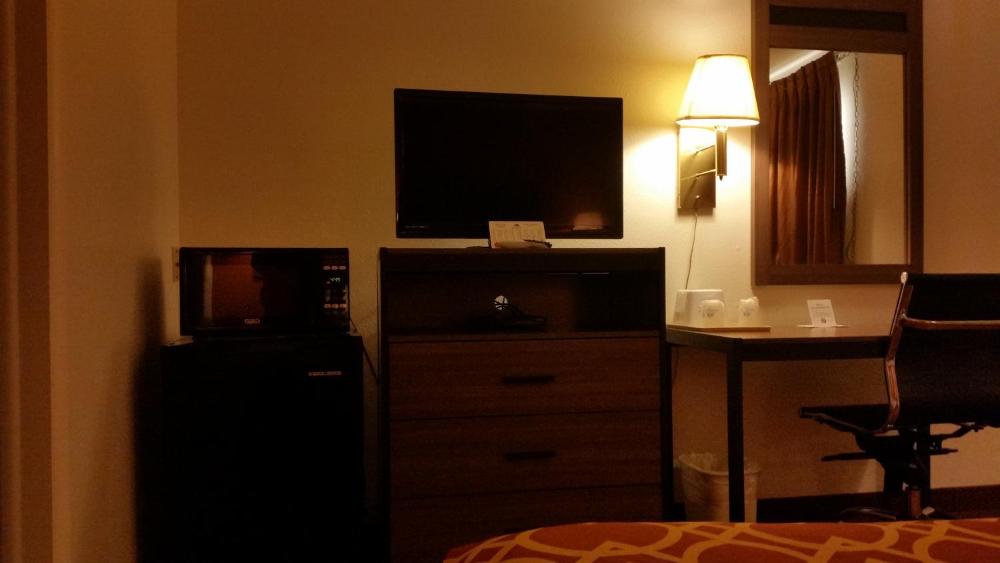 Queen Room interior